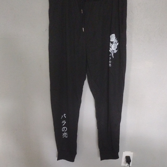 Black Floral Joggers – 2XL | Stylish Comfort with White Floral Design - Picture 1 of 4